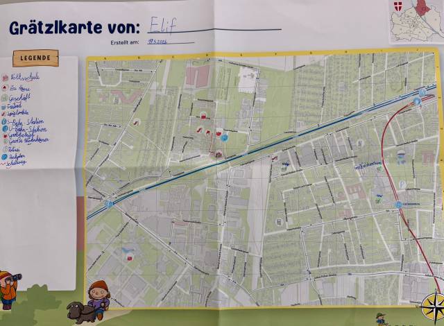 Handgezeichnete Grätzelkarte von Elif mit Legende, Straßennetz und einem markierten Schulweg.